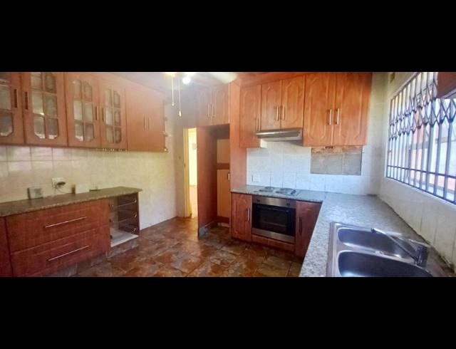 4 BEDROOM HOUSE RENTED IN ALGOA PARK